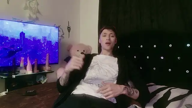 Tyler cat online show from November 2025 01:08:02 AM