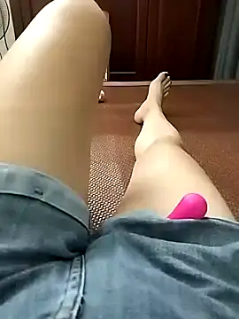 Lili 2love online show from October 2025 01:01:01 PM