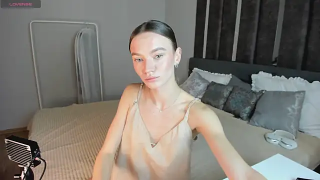 Snapshot of EvaToniz chatting on November 2025 01:04:02 AM EvaToniz online show from November 2025 01:04:02 AM