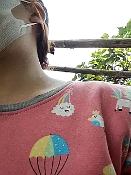 Snapshot of Noen_22 chatting on November 2025 02:55:02 AM Noen 22 online show from November 2025 02:55:02 AM