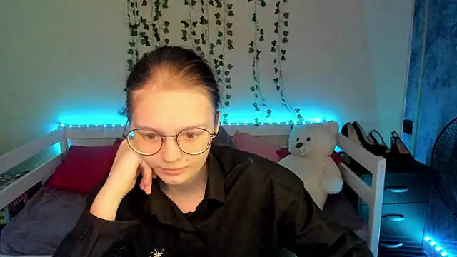 Snapshot of shy_elina01 chatting on October 2025 10:02:01 AM shy elina01 online show from October 2025 10:02:01 AM