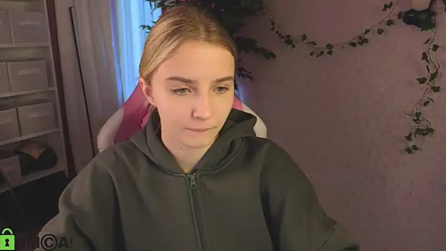 L1na Reeds online show from April 2026 01:08:01 AM