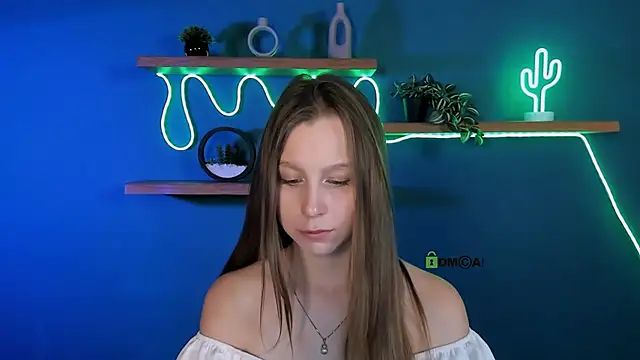 esme moore  online show from October 2025 08:56:01 AM