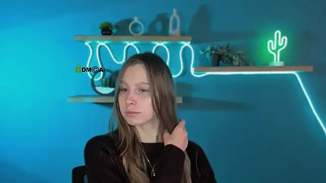 esme moore  online show from October 2025 08:03:01 AM