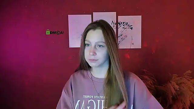 esme moore  online show from October 2025 08:37:01 AM