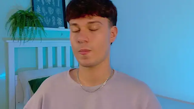 LiamThunder05  online show from October 2025 07:37:01 PM