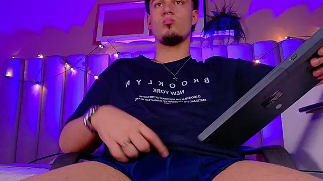 LiamThunder05  online show from November 2025 03:05:01 AM