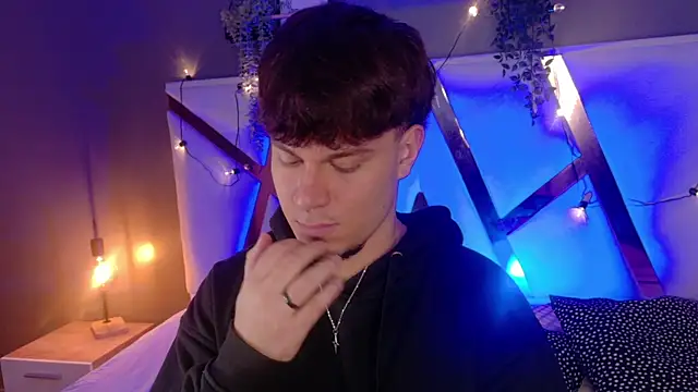 LiamThunder05  online show from November 2025 03:17:01 AM