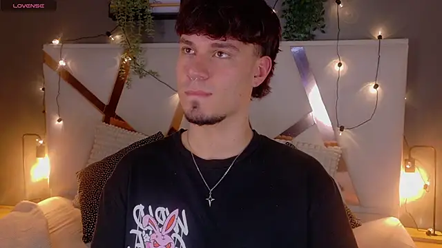 LiamThunder05  online show from November 2025 08:07:02 PM