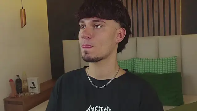 LiamThunder05  online show from December 2025 08:04:02 PM