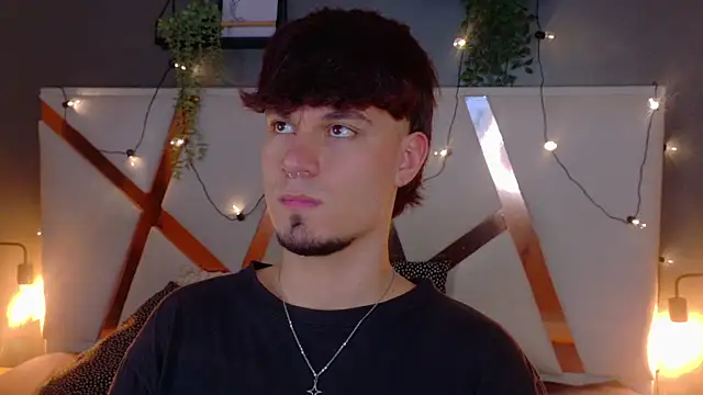 LiamThunder05  online show from December 2025 07:40:02 PM