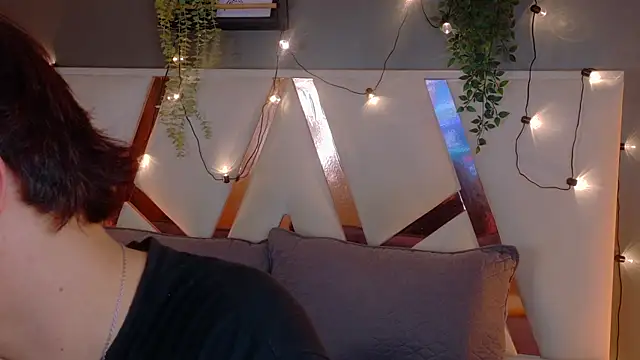 LiamThunder05  online show from December 2025 07:52:01 PM