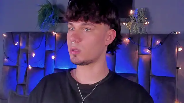 LiamThunder05  online show from December 2025 07:53:01 PM