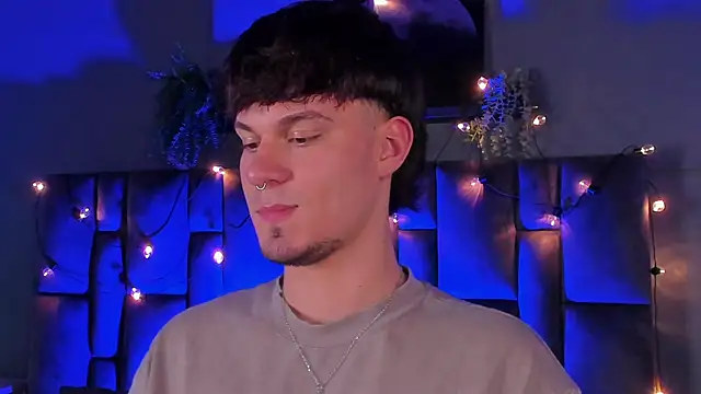 LiamThunder05  online show from December 2025 07:53:01 PM