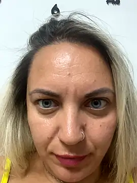 Daiana Andra online show from October 2025 10:07:02 PM