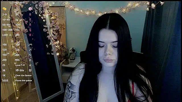 Mona Esty online show from March 2026 01:18:01 PM