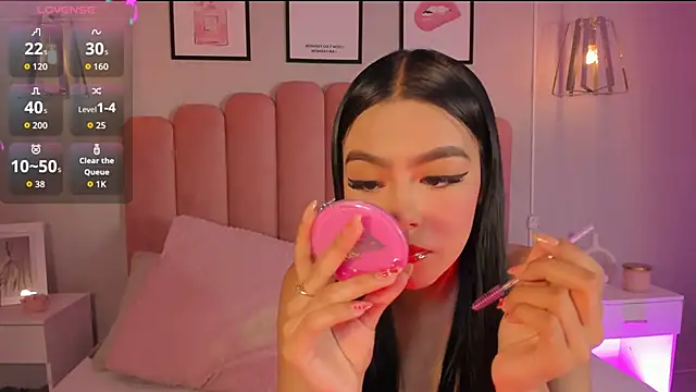 mara swan  online show from November 2025 07:12:01 PM