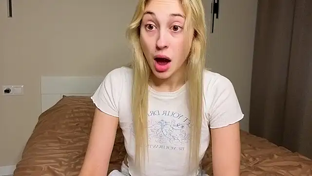 Snapshot of foxy_vivi chatting on October 2025 01:01:02 PM foxy vivi online show from October 2025 01:01:02 PM