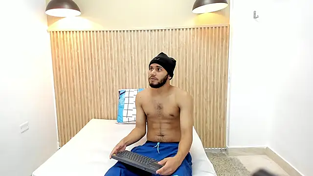 Adamss 23 online show from October 2025 07:45:02 PM