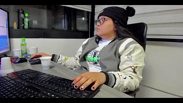 Xander Taylor  online show from October 2025 05:20:02 AM