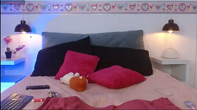 Suzy1  online show from December 2025 08:05:02 PM