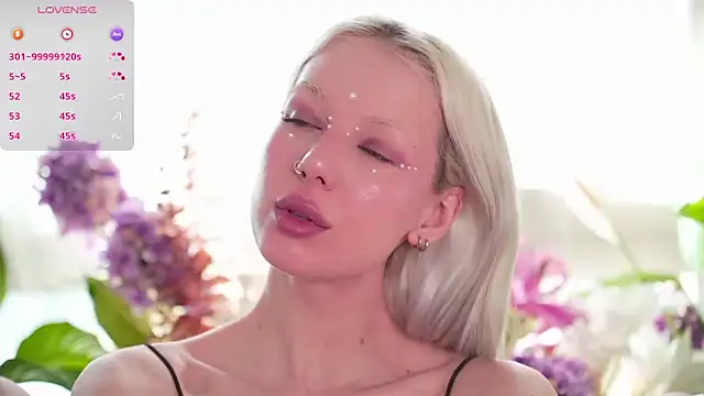 Snapshot of RanyThomson chatting on October 2025 09:11:01 AM RanyThomson online show from October 2025 09:11:01 AM