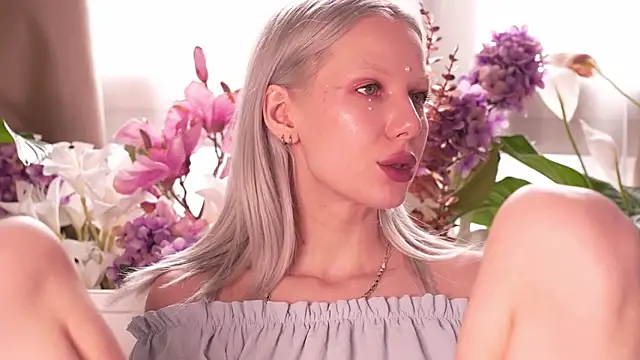 Snapshot of RanyThomson chatting on November 2025 12:34:01 PM RanyThomson online show from November 2025 12:34:01 PM