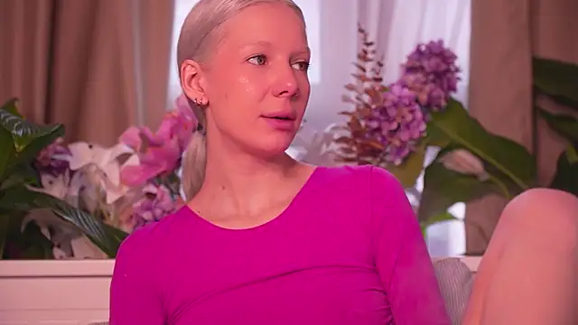 Snapshot of RanyThomson chatting on December 2025 11:04:02 AM RanyThomson online show from December 2025 11:04:02 AM