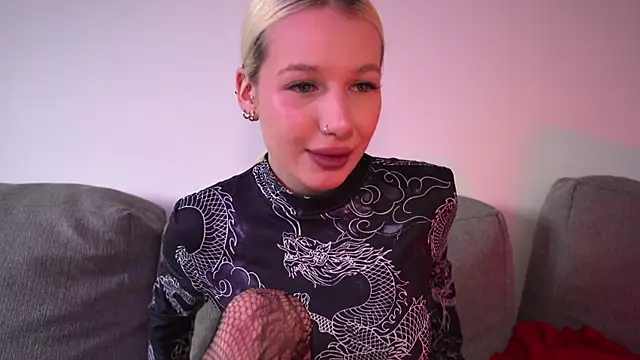 Snapshot of RanyThomson chatting on April 2026 02:33:01 PM RanyThomson online show from April 2026 02:33:01 PM