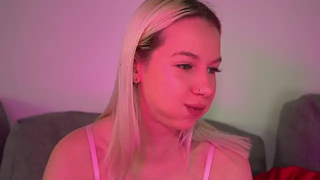 Snapshot of RanyThomson chatting on April 2026 08:45:01 AM RanyThomson online show from April 2026 08:45:01 AM