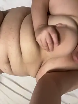 Snapshot of mrgkatys chatting on April 2026 02:32:02 PM mrgkatys online show from April 2026 02:32:02 PM