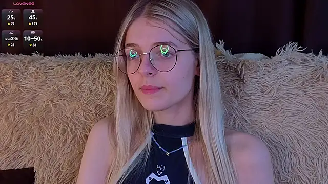 MonicaShiny online show from November 2025 07:25:01 PM