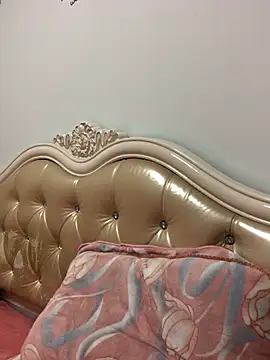 Snapshot of Mile-m chatting on March 2026 10:19:01 AM Mile-m online show from March 2026 10:19:01 AM