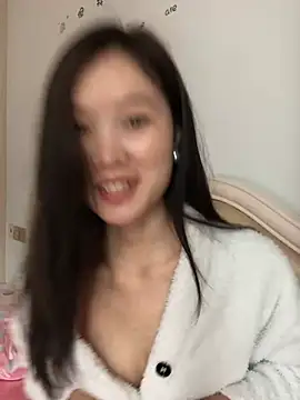 Snapshot of Mile-m chatting on March 2026 06:35:02 AM Mile-m online show from March 2026 06:35:02 AM