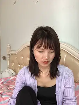 Snapshot of Mile-m chatting on April 2026 05:25:01 AM Mile-m online show from April 2026 05:25:01 AM