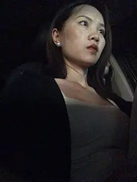 Snapshot of Mile-m chatting on April 2026 03:26:02 PM Mile-m online show from April 2026 03:26:02 PM