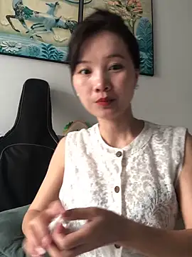Snapshot of Mile-m chatting on June 2026 07:32:02 AM Mile-m online show from June 2026 07:32:02 AM