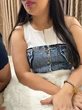 Snapshot of vickyandtania chatting on March 2026 04:56:02 PM vickyandtania online show from March 2026 04:56:02 PM