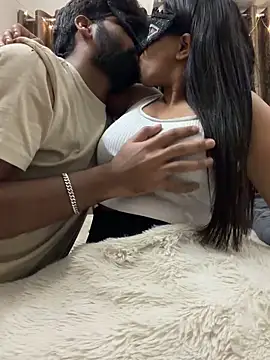 Snapshot of vickyandtania chatting on April 2026 07:33:02 PM vickyandtania online show from April 2026 07:33:02 PM