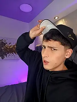 MateoMitchell online show from November 2025 04:43:02 AM