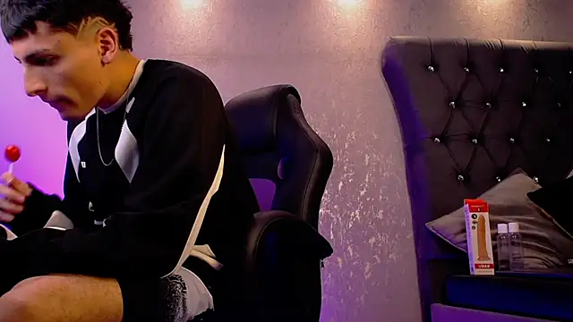 MateoMitchell online show from December 2025 10:40:01 PM