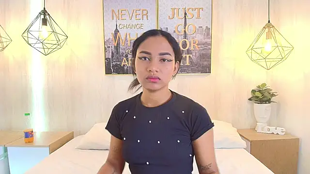 Juliie coper online show from October 2025 12:41:02 PM