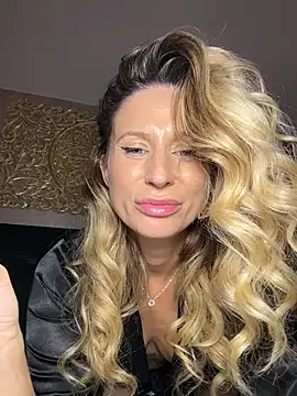 Snapshot of AvaMaddisson chatting on November 2025 05:23:01 PM AvaMaddisson online show from November 2025 05:23:01 PM