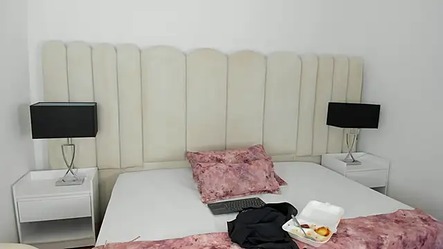 Alanha   online show from December 2025 09:22:02 PM