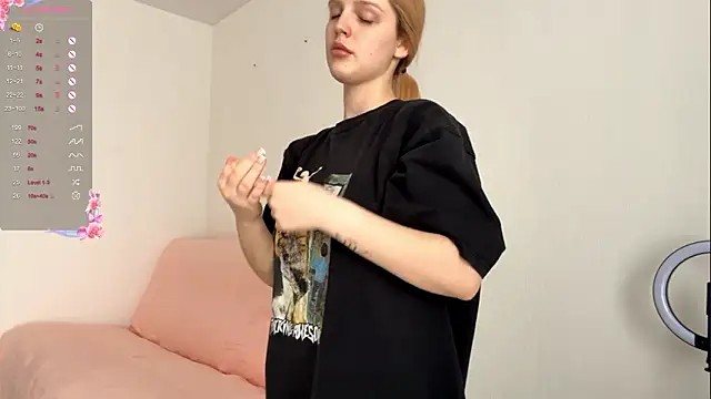 Snapshot of GilySuper chatting on February 2026 09:41:01 AM GilySuper online show from February 2026 09:41:01 AM