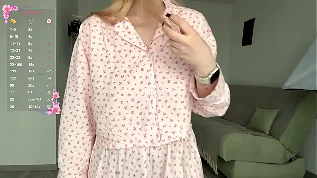 Snapshot of GilySuper chatting on April 2026 11:08:02 AM GilySuper online show from April 2026 11:08:02 AM