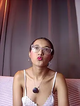 Snapshot of luna_valen chatting on July 2026 09:28:02 PM luna valen online show from July 2026 09:28:02 PM