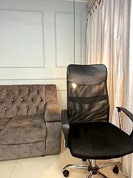 Rose monroee online show from November 2025 07:30:01 PM