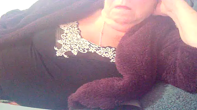 Playful MILF Demi online show from April 2026 10:09:02 AM