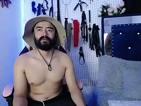 Aron and Queen Annie online show from November 2025 01:25:02 AM